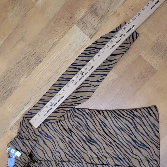 NWT Washable Suede Animal print top (Ladies Small) - Picture 11 of 12